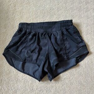 black camo lulu short size 4 2.5 inch